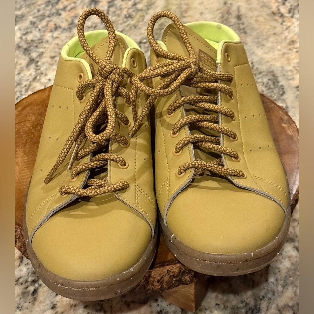 adidas Stan Smith Mile “Plant and Grow” Sneakers. Size 11. Like New